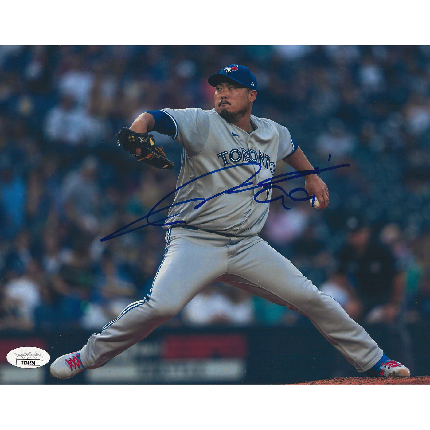 Hyun-Jin Ryu Autographed Toronto Blue Jays Pitching Front View 8x10 Photo